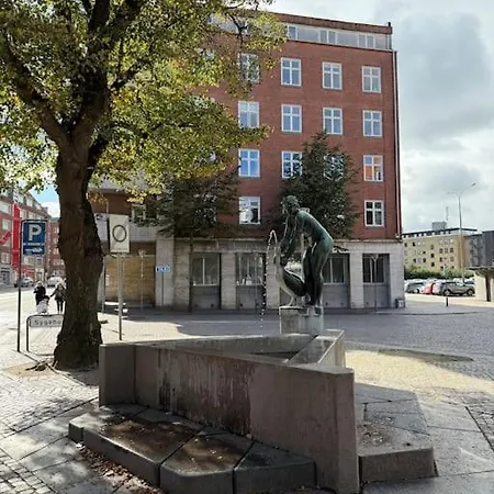 In The Heart Of The Center Daire